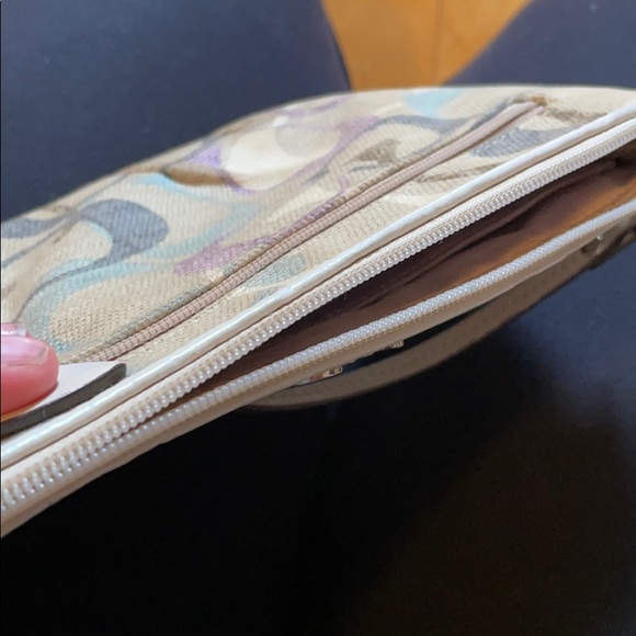 Gorgeous Coach Carry all wallet - Picture 8 of 9